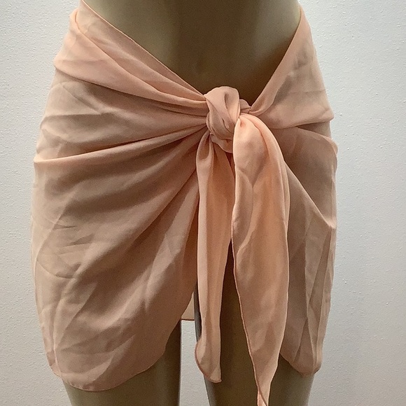 Zuliana peach sarong one size. Has a small mark as shown. Made in USA - Picture 1 of 5
